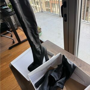 Elegant Black Over-the-Knee Boots